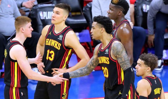  老鹰新秀25+10助队首进前八  